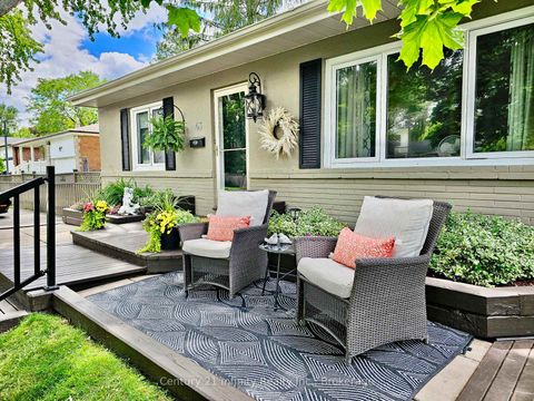 Photo 3 at 43 Colonial Avenue, Cliffcrest, Toronto