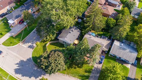 Photo 8 at 43 Colonial Avenue, Cliffcrest, Toronto