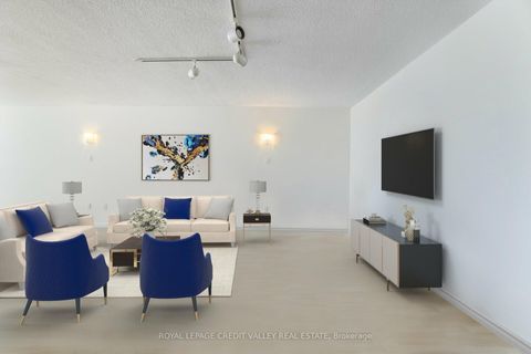 Photo 4 at 601 - 360 Bloor Street E, Moore Park, Toronto