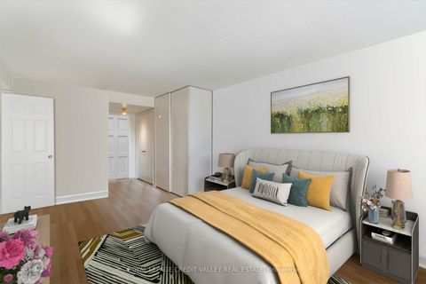 Photo 18 at 601 - 360 Bloor Street E, Moore Park, Toronto