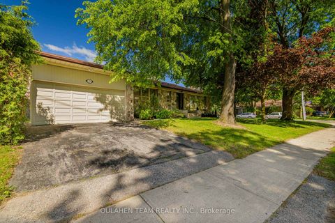 Photo 3 at 55 Foxwarren Drive, Bayview Village, Toronto