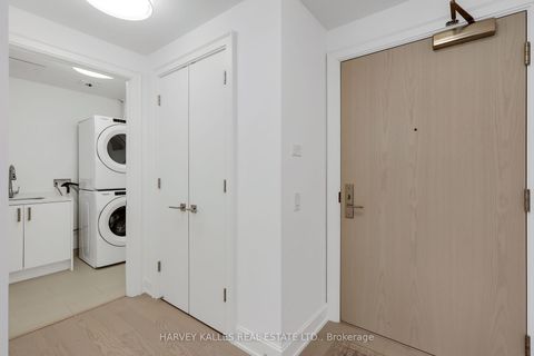 Photo 11 at 403 - 1 Strathgowan Avenue, Lawrence Park North, Toronto