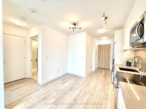 Photo 5 at 635 - 3100 Keele Street, CFB, Toronto