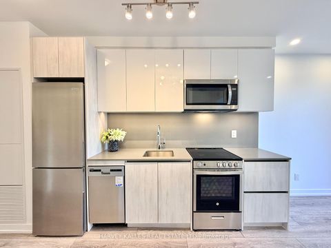 Photo 6 at 635 - 3100 Keele Street, CFB, Toronto