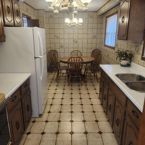 Photo 7 at 194 Beta Street, Alderwood, Toronto