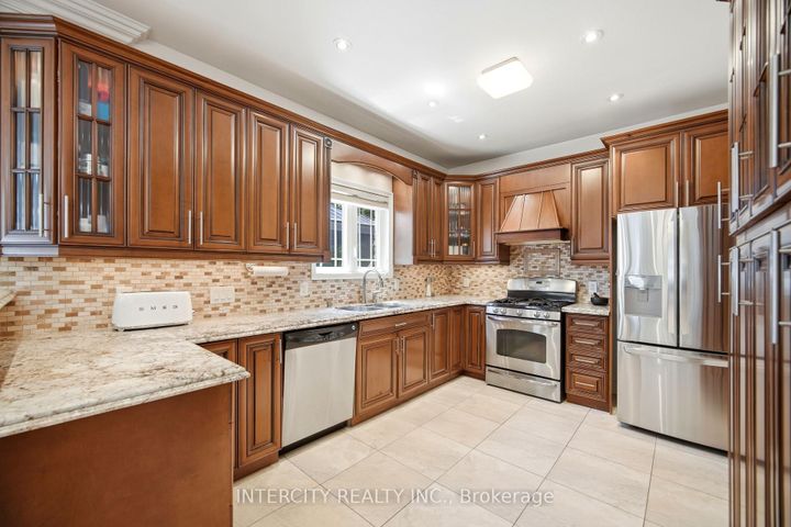 Photo 8 at 25 Lockheed Boulevard, Humber Heights, Toronto
