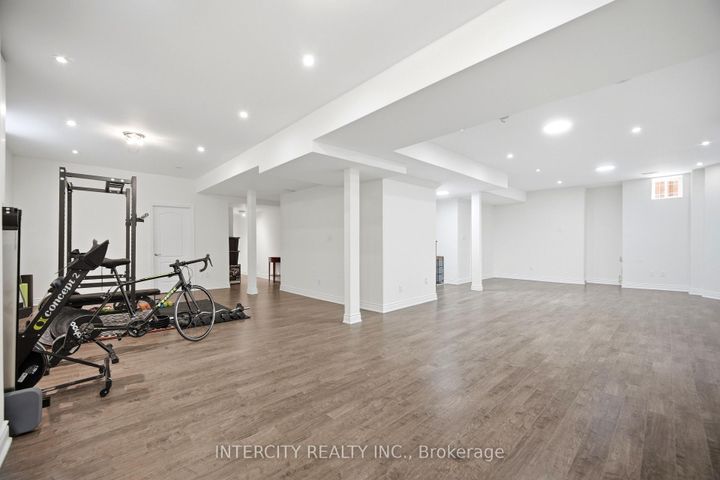 Photo 34 at 25 Lockheed Boulevard, Humber Heights, Toronto