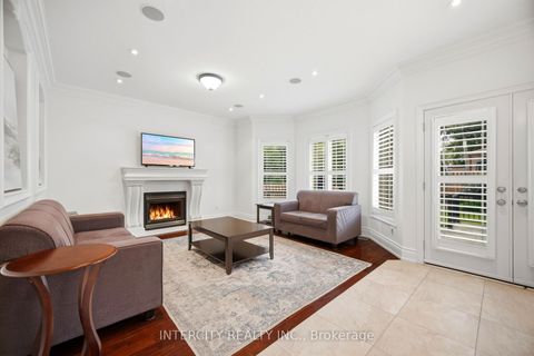 Photo 14 at 25 Lockheed Boulevard, Humber Heights, Toronto