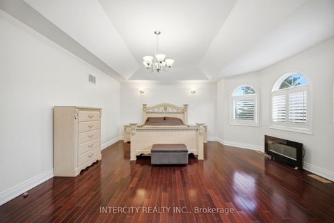 Photo 21 at 25 Lockheed Boulevard, Humber Heights, Toronto