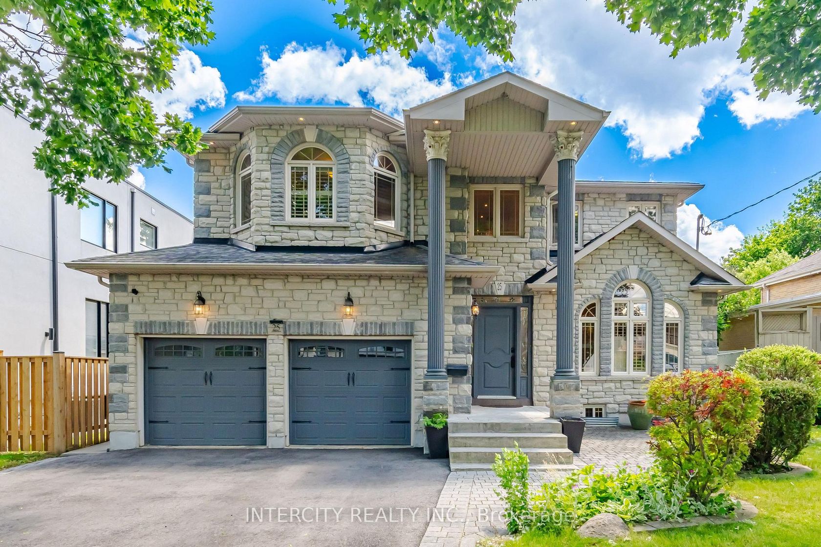 25 Lockheed Boulevard, Humber Heights, Toronto 2