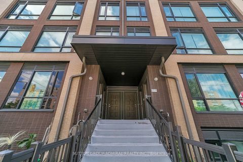 Photo 2 at 305 - 639 Lawrence Avenue, Lawrence, Toronto