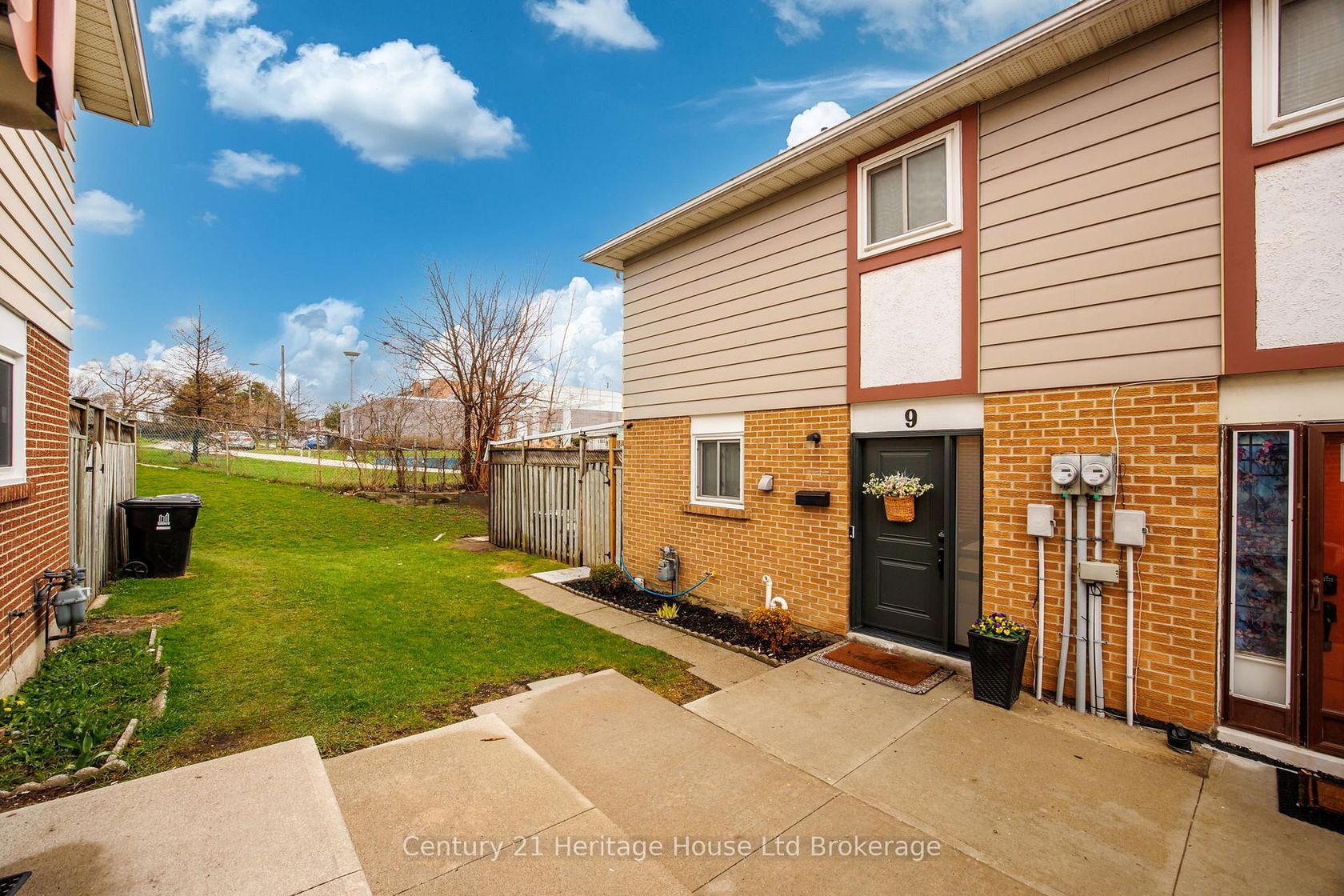 9 San Vito Way, Jane Heights, Toronto 