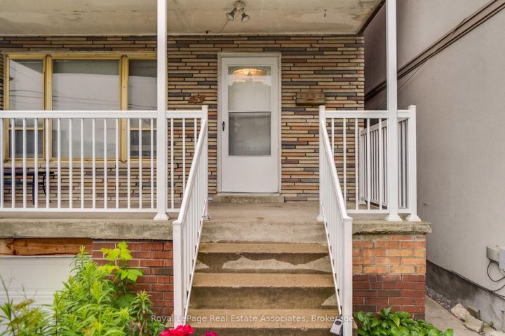 Photo 4 at 5 Homeview Avenue, Smythe, Toronto
