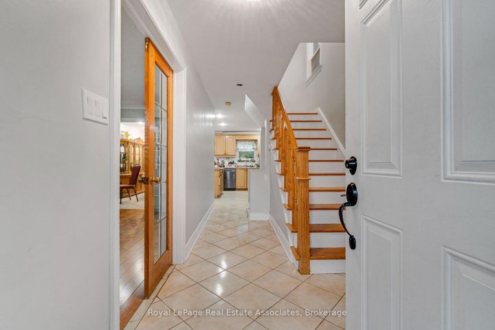 Photo 6 at 5 Homeview Avenue, Smythe, Toronto