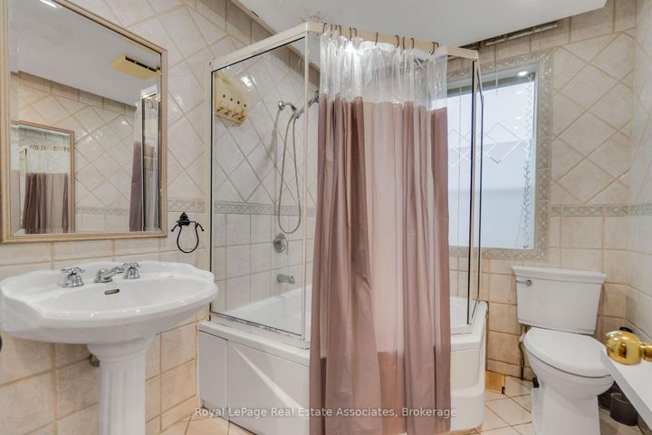 Photo 24 at 5 Homeview Avenue, Smythe, Toronto
