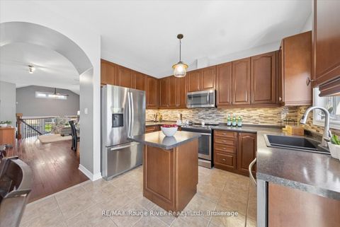 Photo 7 at 59 Alfred Shrubb Lane, Bowmanville, Clarington