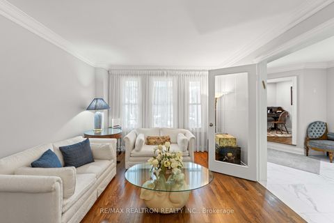 Photo 5 at 10 Millcreek Crescent, Brownridge, Vaughan