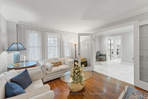 Photo 6 at 10 Millcreek Crescent, Brownridge, Vaughan