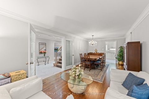 Photo 7 at 10 Millcreek Crescent, Brownridge, Vaughan