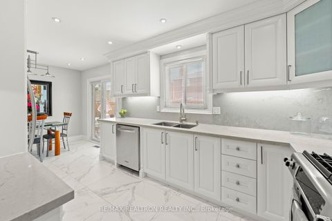 Photo 10 at 10 Millcreek Crescent, Brownridge, Vaughan