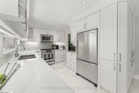 Photo 14 at 10 Millcreek Crescent, Brownridge, Vaughan