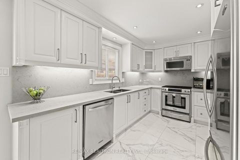 Photo 15 at 10 Millcreek Crescent, Brownridge, Vaughan