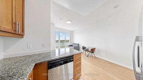 Photo 6 at 612 - 18 Holmes Avenue, Willowdale East, Toronto