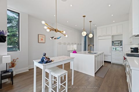 Photo 11 at 141 Chaplin Crescent, Forest Hill South, Toronto
