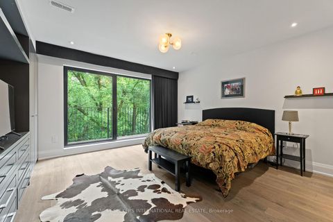 Photo 20 at 141 Chaplin Crescent, Forest Hill South, Toronto
