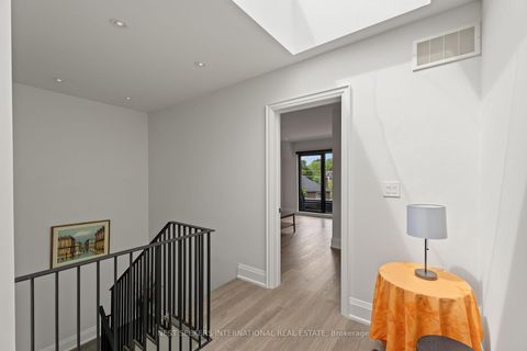 Photo 28 at 141 Chaplin Crescent, Forest Hill South, Toronto