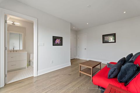 Photo 30 at 141 Chaplin Crescent, Forest Hill South, Toronto