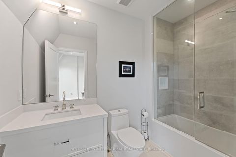 Photo 31 at 141 Chaplin Crescent, Forest Hill South, Toronto