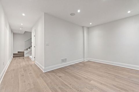 Photo 41 at 141 Chaplin Crescent, Forest Hill South, Toronto