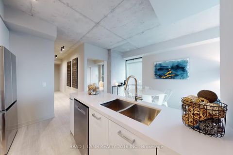 Photo 10 at 518 - 195 McCaul Street, Chinatown, Toronto