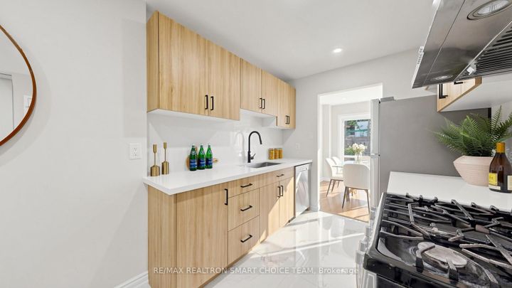 Photo 13 at 27 - 40 Dundalk Drive, Dorset Park, Toronto