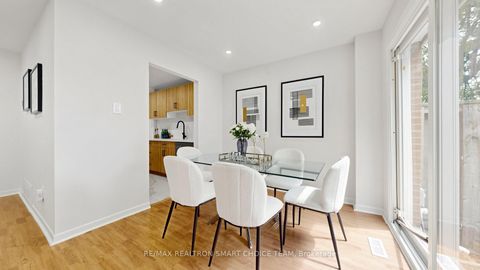 Photo 10 at 27 - 40 Dundalk Drive, Dorset Park, Toronto