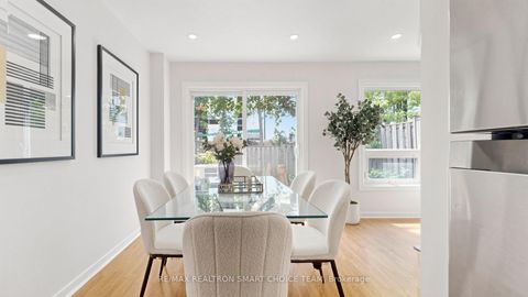 Photo 11 at 27 - 40 Dundalk Drive, Dorset Park, Toronto