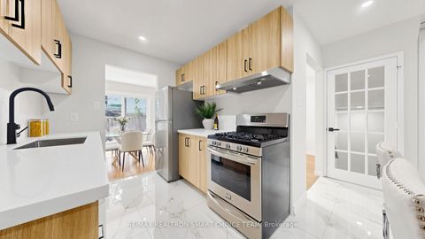 Photo 12 at 27 - 40 Dundalk Drive, Dorset Park, Toronto