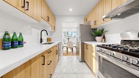 Photo 14 at 27 - 40 Dundalk Drive, Dorset Park, Toronto
