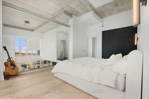 Photo 39 at PH06 - 15 Iceboat Terrace, Waterfront Communities C1, Toronto