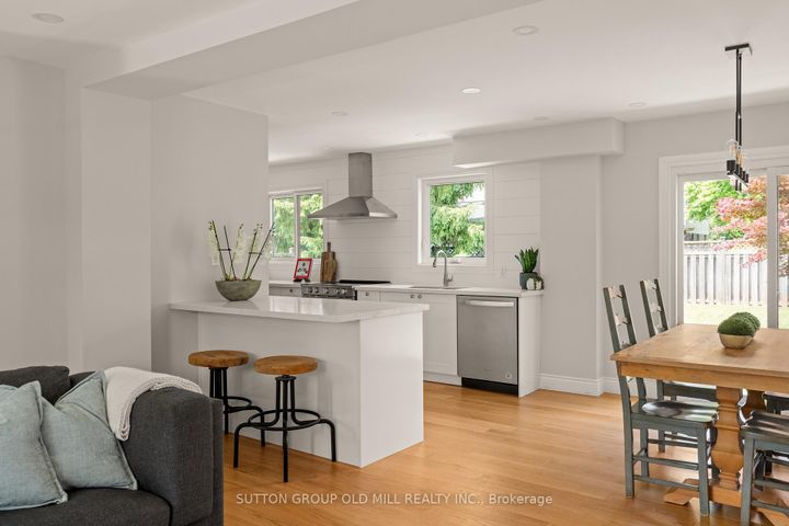 Photo 6 at 262 Chalmers Street, BR Bronte, Oakville