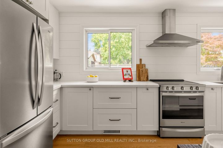 Photo 11 at 262 Chalmers Street, BR Bronte, Oakville