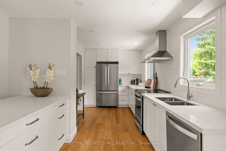 Photo 12 at 262 Chalmers Street, BR Bronte, Oakville