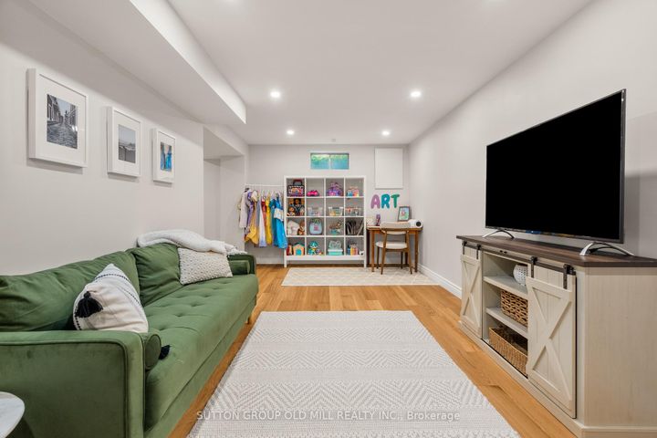 Photo 27 at 262 Chalmers Street, BR Bronte, Oakville