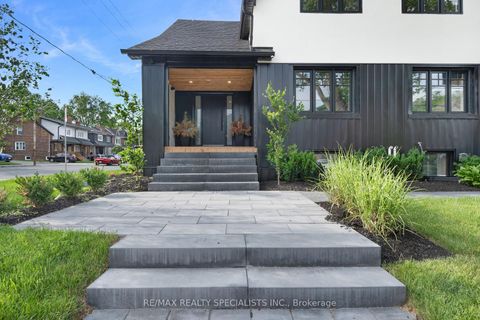 Photo 2 at 997 Mount Pleasant Road, Mount Pleasant East, Toronto