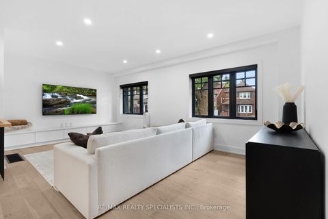 Photo 7 at 997 Mount Pleasant Road, Mount Pleasant East, Toronto