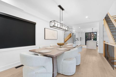 Photo 9 at 997 Mount Pleasant Road, Mount Pleasant East, Toronto