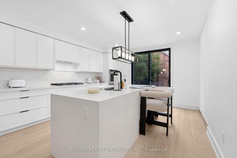 Photo 14 at 997 Mount Pleasant Road, Mount Pleasant East, Toronto
