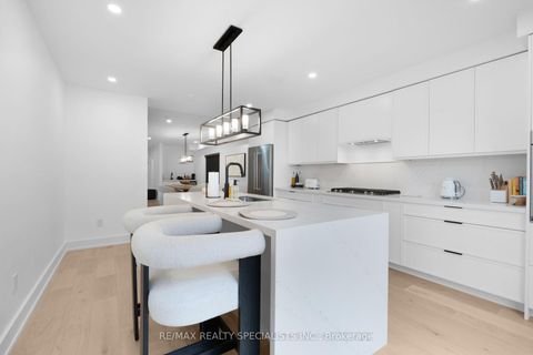 Photo 15 at 997 Mount Pleasant Road, Mount Pleasant East, Toronto