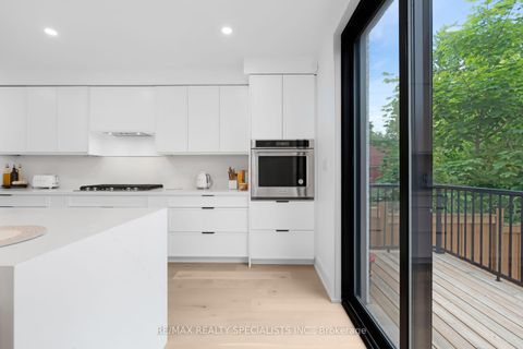 Photo 16 at 997 Mount Pleasant Road, Mount Pleasant East, Toronto